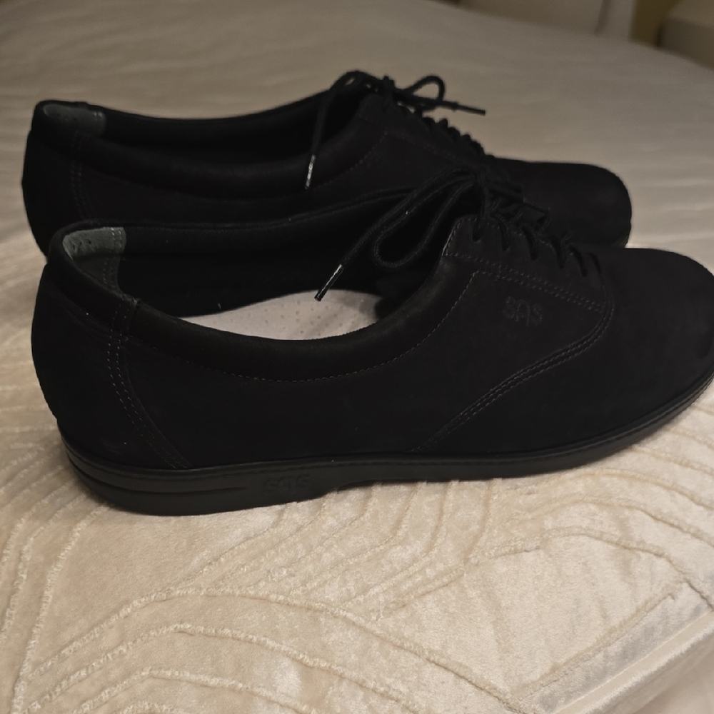 SAS Women's Classic Black Lace-Up Sneakers